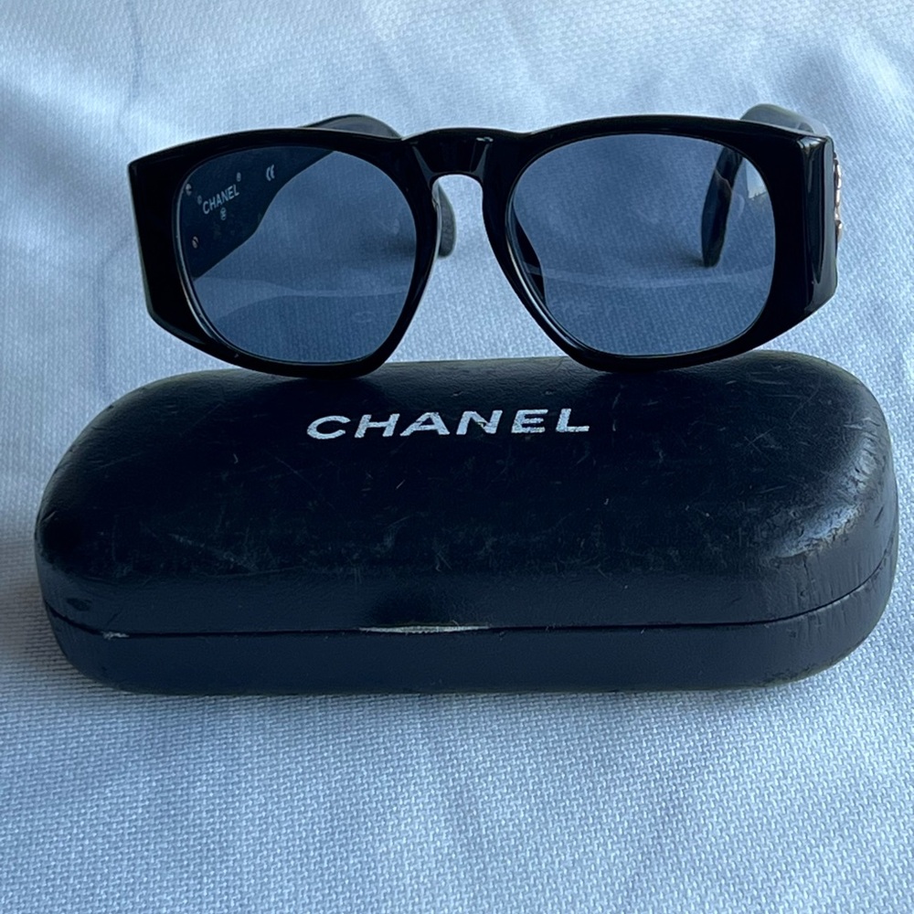 Authentic CHANEL Coco Mark Sunglasses with Case